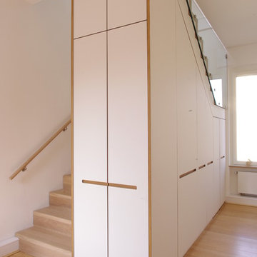 Einbauschrank unter einer Treppe