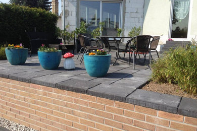 Kleiner, Unbedeckter Moderner Patio in Leipzig