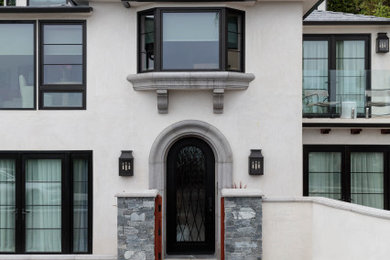 Exterior home idea in Los Angeles