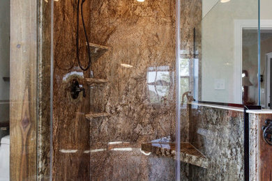Exempel på ett lantligt badrum