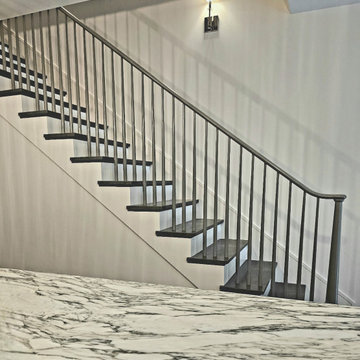 Project #112 | Traditional Staircase with Continuous Rail System