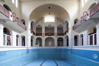 Mid-Century Pool in Sonstige
