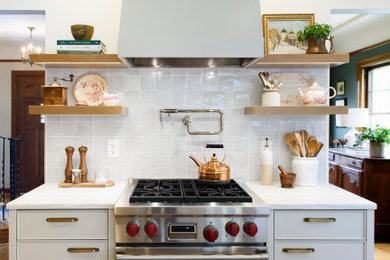 Example of a kitchen design in Portland