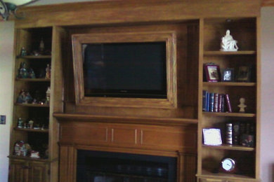 Example of a classic family room design in Nashville