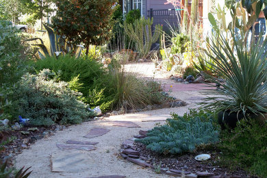 Design ideas for a mid-sized southwestern drought-tolerant and full sun stone landscaping in San Francisco.