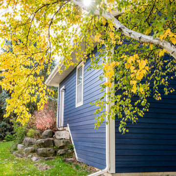 James Hardie Lap Siding (Deep Ocean / Trim Color: Navajo Beige)