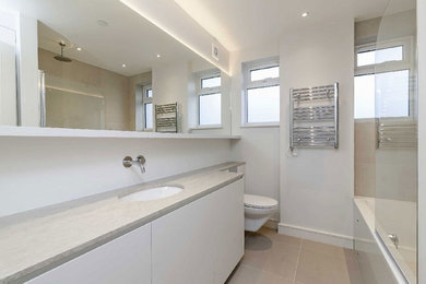 This is an example of a contemporary bathroom in London.
