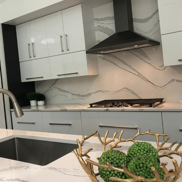 Door Style: Duet | High-gloss White and Gray Lines Textured Melamine