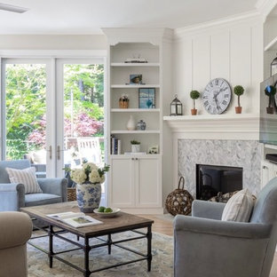 Wohnzimmer mit grauer Wandfarbe und hellem Holzboden Ideen, Design