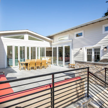 Walls Disappear Creating an Indoor/Outdoor Lifestyle with Zero Corner Bifolds