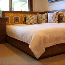 Corner bed
