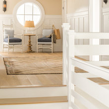 Guest room-walls/rail