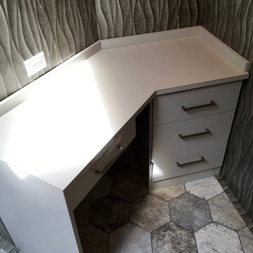Contemporary Make-Up Table