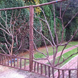 Großer Stilmix Vorgarten mit Auffahrt, Gartenweg und Pflasterklinker in New York