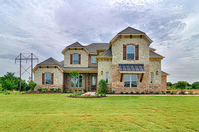 Inspiration for a transitional exterior home remodel in Dallas