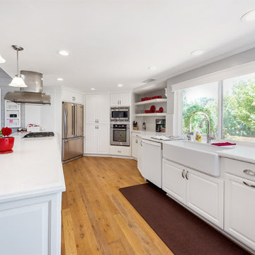 Escondido traditional / farmhouse white kitchen
