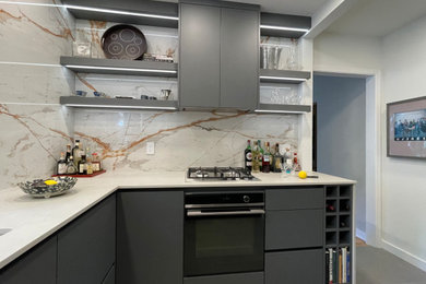 Kitchen - kitchen idea in Vancouver