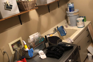 Cottage laundry room photo in Cincinnati