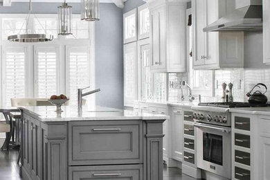 Transitional kitchen photo in Charleston