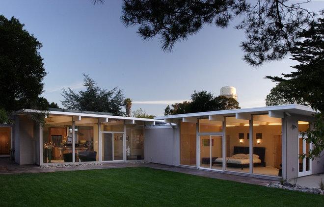 Midcentury外观由Klopf建筑学