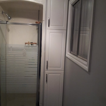 Transitional Bathrooms - White lacquered MDF