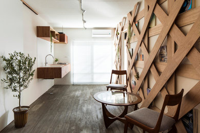 This is an example of a contemporary family room in Tokyo Suburbs.