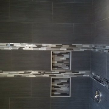 Tiled tub surround