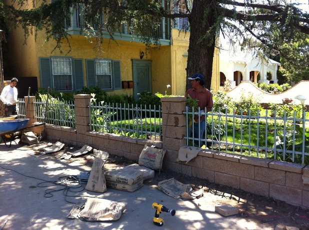 Классический Фасад дома by Pearl Remodeling