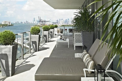 Example of a minimalist deck design in Toronto