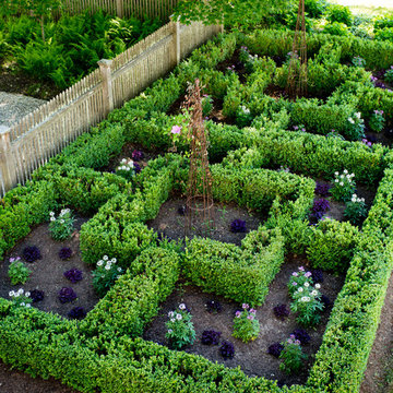 My Houzz: Classic Garden Style for a 1745 Connecticut Farmhouse