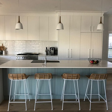Modern Beach House - Kitchen