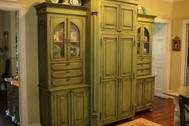 Example of a transitional kitchen design in Dallas
