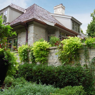 ミネアポリスのトラディショナルスタイルのおしゃれな家の外観の写真