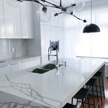 Acrylic White Kitchen - Foxy, Alluring & Cool