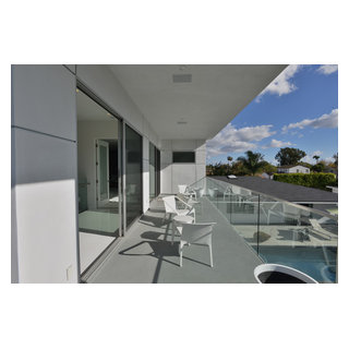Lakewood Modern Residence - Modern - Deck - Los Angeles - by Novum ...