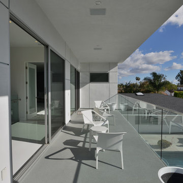 Lakewood Modern Residence