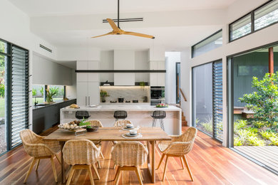 Design ideas for a contemporary dining room in Sunshine Coast.