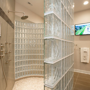 Curved Glass Block Spacious Shower
