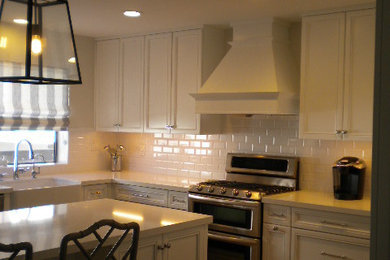 Example of a kitchen design in Los Angeles