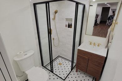 Bathroom - bathroom idea in Toronto