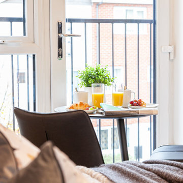 4 bed serviced accommodation - Stoke on trent