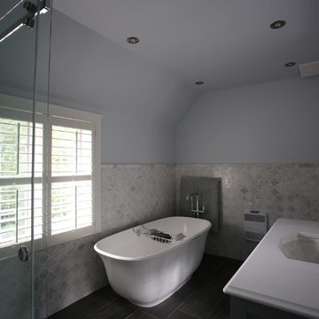 Marble deluxe guest bathroom in Mount Royal