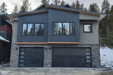 Example of an arts and crafts exterior home design in Calgary