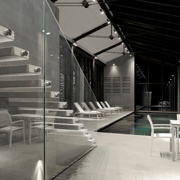 Piscina interna a servizio di un resort sul Lago di Como