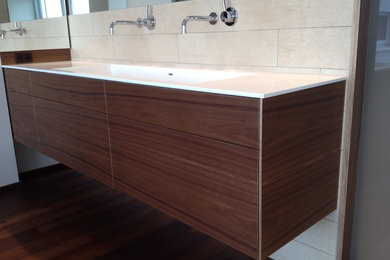 Modernes Badezimmer in Sonstige
