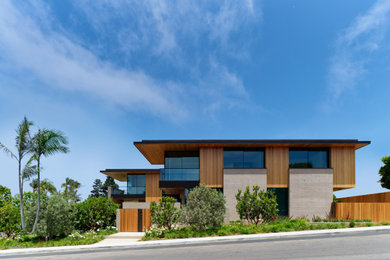 Example of an exterior home design in Los Angeles
