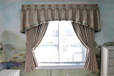 Kids' room - traditional kids' room idea in Chicago