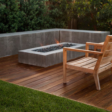Cozy Courtyard Deck