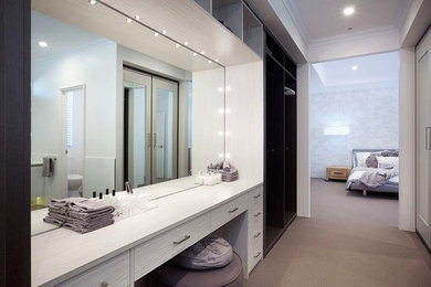 This is an example of a contemporary bathroom in Perth.