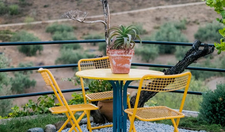 Dove lo Bevi il Caffe? 9 Idee per Tavolini Conversazione all'Aperto